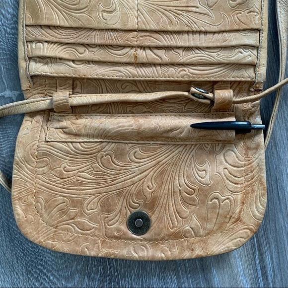 Vintage genuine cowhide leather crossbody bag/wallet - Picture 9 of 12